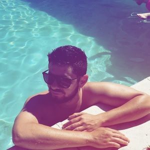 Meet your Posher, Devin